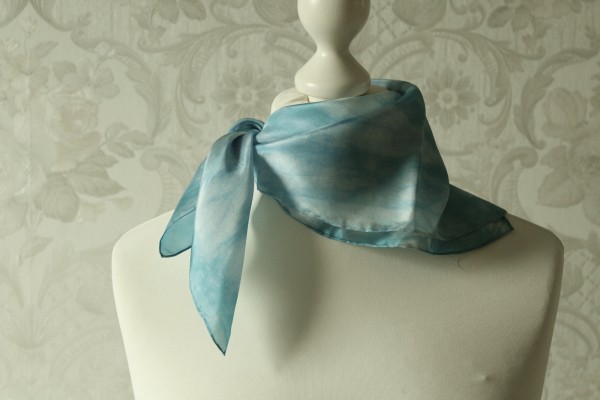 Seidentuch hell blaues Nickytuch aus Seide Handmade