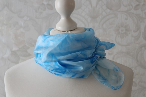 Seidentuch hellblau Farbgeflüster Tuch Seide Handarbeit
