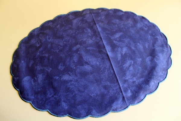 Blaues ovales Deckchen Platzdeckchen 48 x 36 cm