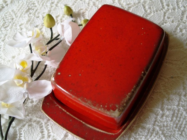 Butterdose aus roter Keramik Handarbeit getöpfert | Kyffairtrieb