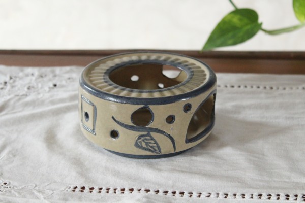 großes Stövchen aus Keramik Töpferware