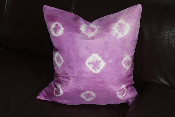 Batik Kissenbezug violett Kissenhülle Seide Handarbeit