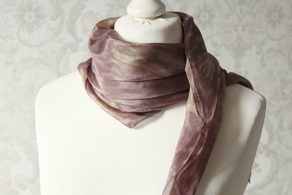 Schal aus Seide Fantasie in beige lila Seidentuch Handarbeit