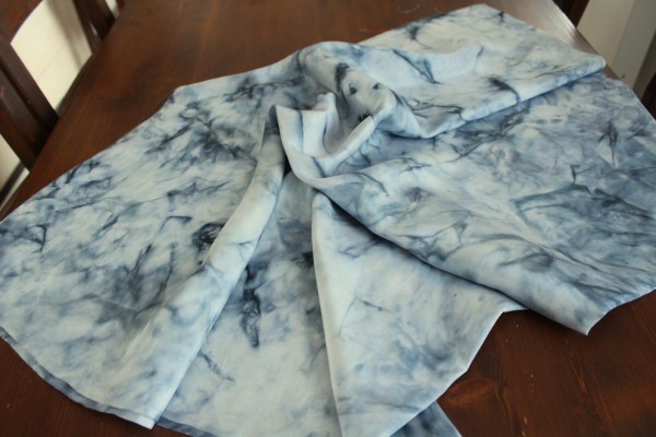 Stoff Seide blau gemustert Handarbeit 140 x 90 cm