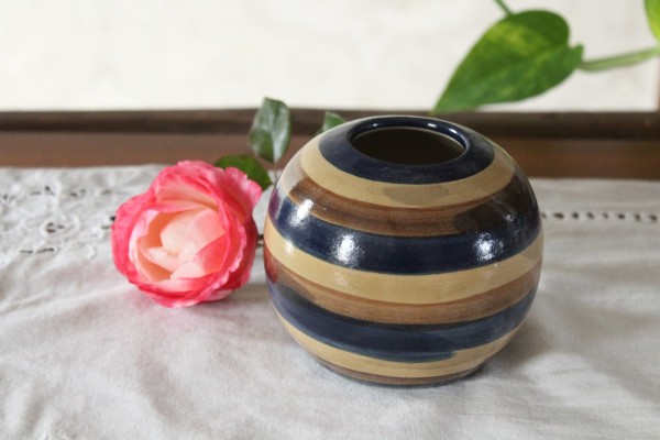 Kugelvase Ringel Vase aus Keramik getöpfert Handarbeit