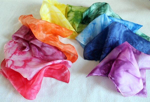 10 Spieltücher Regenbogen Mini Seidentücher