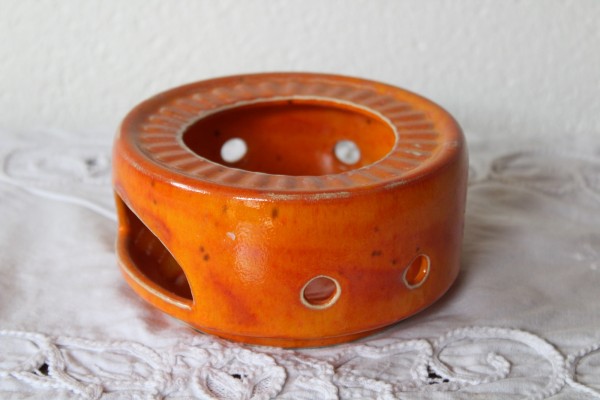 getöpfertes Stövchen flach Keramik Serie orange