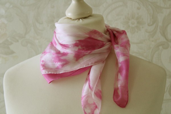 Nickituch kleines rosa Tuch aus Seide Seidentuch Handarbeit
