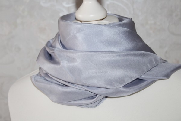 großes Seidentuch silber grau Tuch Seide 110 cm Handarbeit