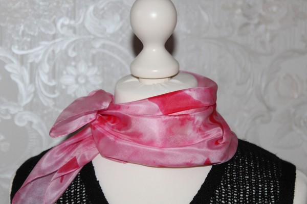 kleines rosa Tuch aus Seide Seidentuch Nickituch