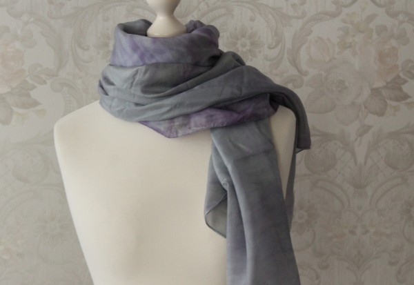 Seidenschal XXL Tuch 170 x 90 cm Farbgeflüster grau lila Handarbeit