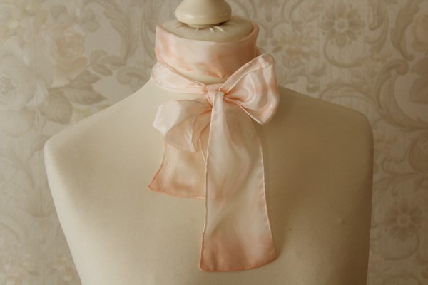 Schal Seide extra schmal pastell rosa Seidenschal Handarbeit