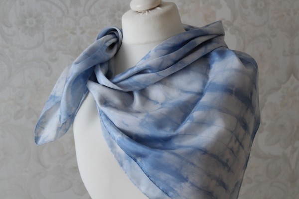 Tuch aus Seide Seidentuch Square blau hell Handarbeit