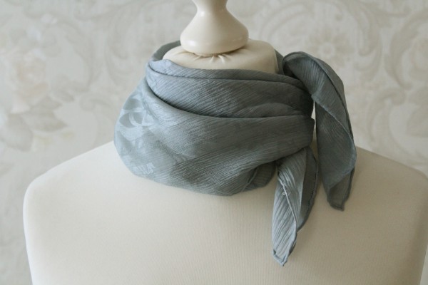 kleines Seidentuch graublau mit Jacquard Muster Tuch Seide Handarbeit