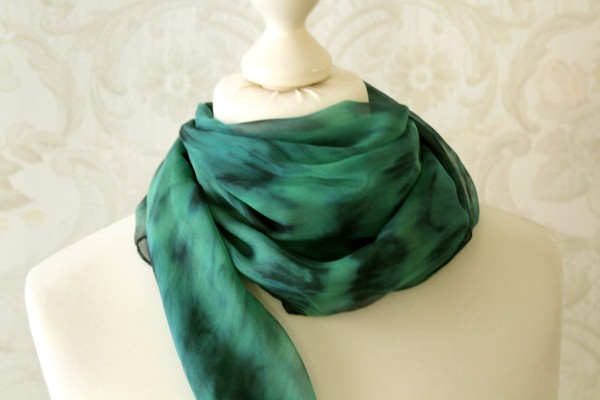 Seidentuch grün blaues Tuch Chiffon Seide handcoloriert
