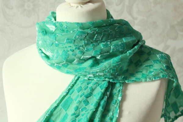Schal aus Samt und Chiffon Seide grün Handarbeit Unikat