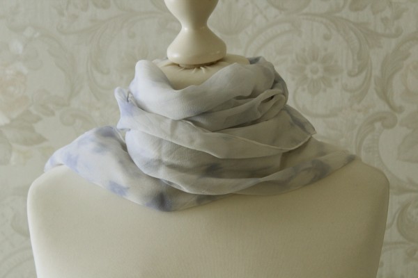XXL Schal aus Seiden Chiffon pastell blau Handarbeit Geschenk Frauen