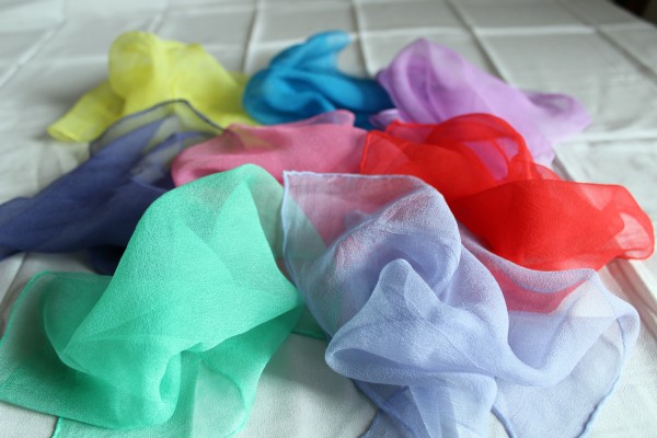 8 bunte Seidentücher Set Kreativ Mini Spieltuch aus Chiffon Seide