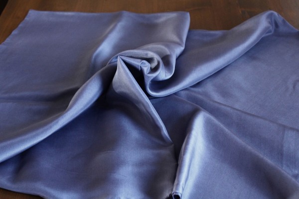 Stoff blaue Seide 1,40 m x 90 cm handgefärbt uni