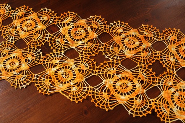 großes Häkeldeckchen Tischläufer Zierdeckchen Deckchen Handarbeit