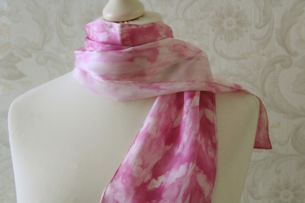 schmaler Schal aus Satin Seide rosa Seidenschal Handarbeit