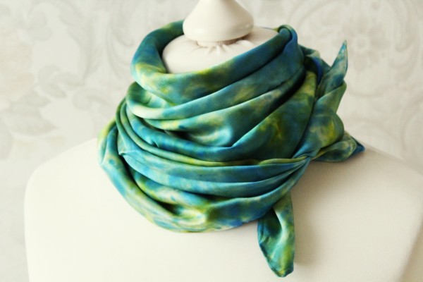 Satin Seidentuch Handarbeit Tuch Fantasie in grün blau