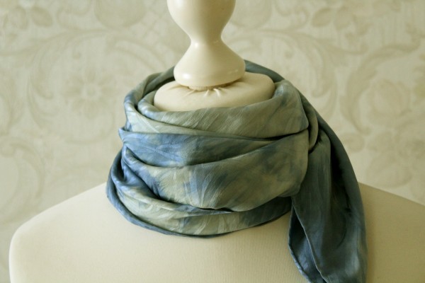 Seidentuch helles Blau mit Jacquard Muster Tuch Seide Handarbeit