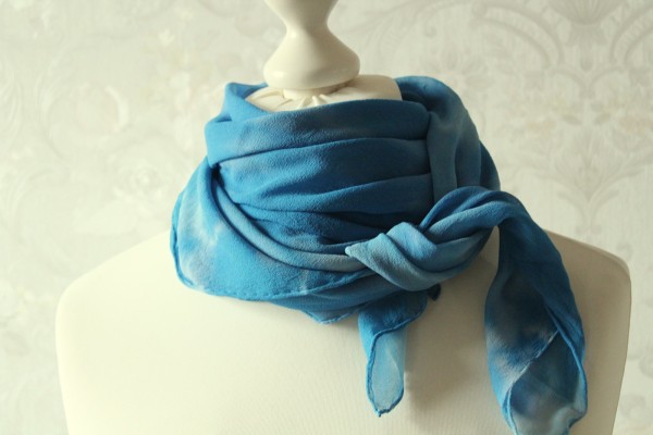 blaues Tuch Chiffon Seide Seidentuch handcoloriert