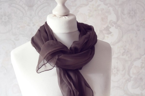 Schal Chiffon Seide violett dunkel Seidenschal Handarbeit