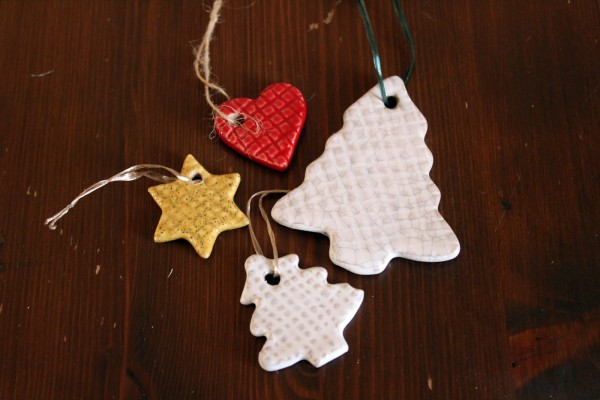 Vier Geschenk Anhänger Weihnachten Keramik Töpferei