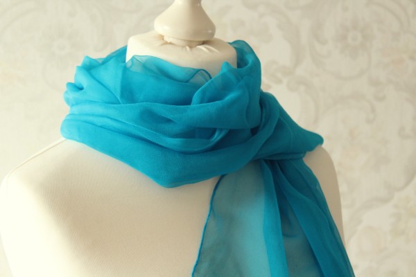 Schal aus Seiden Chiffon hellblau 150 cm Handarbeit Geschenk Frauen