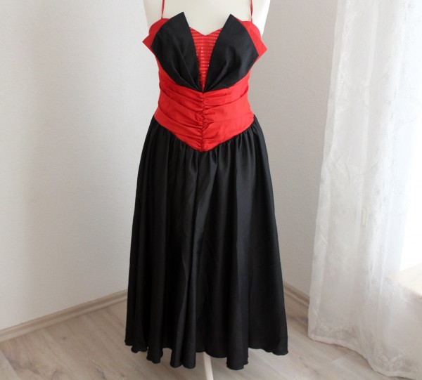 rot schwarzes Kleid Gr. M - L im 80er Jahre Stil Mottoparty