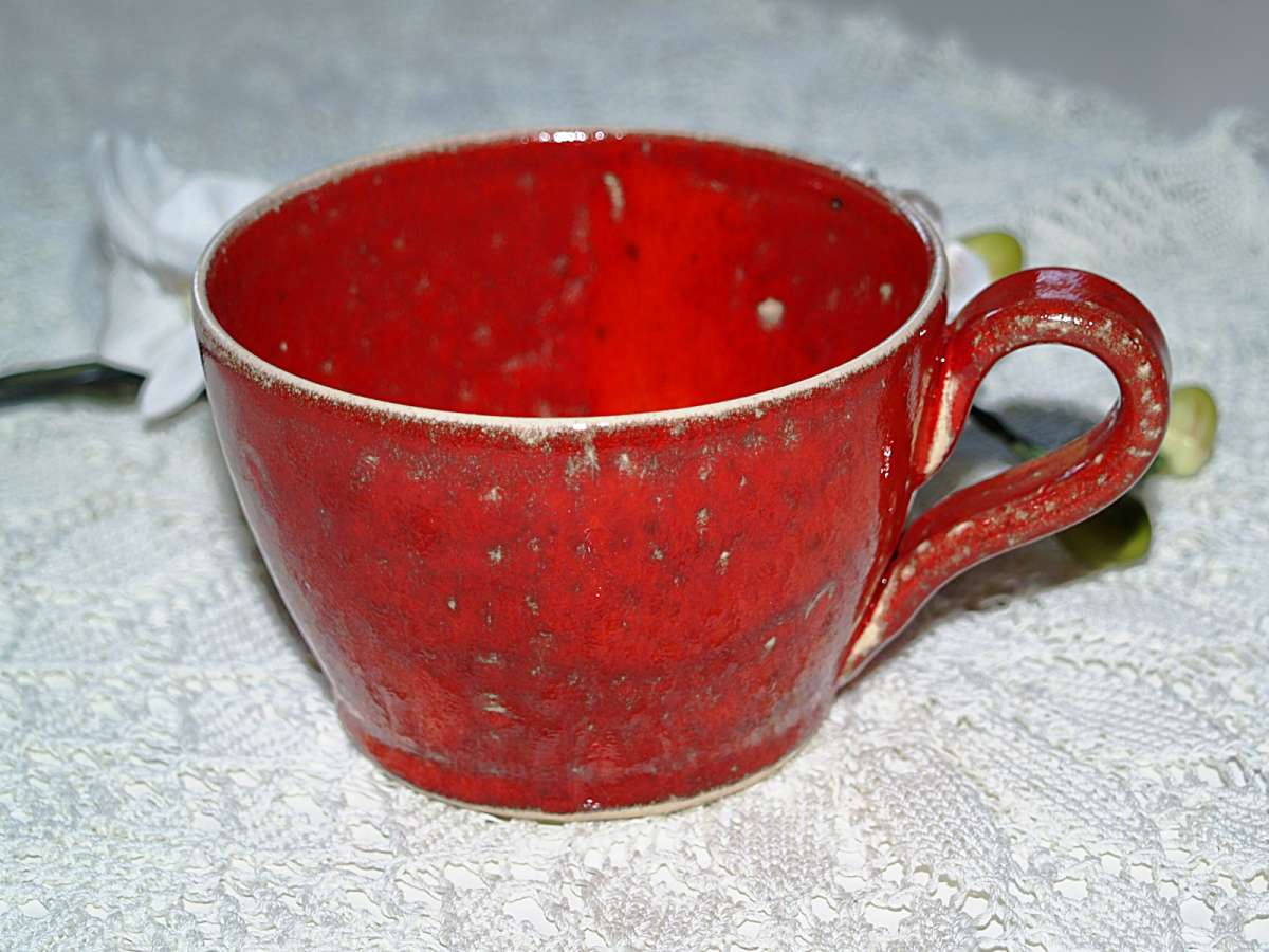 rote Tasse getöpferte Kaffeetasse Teetasse Pott