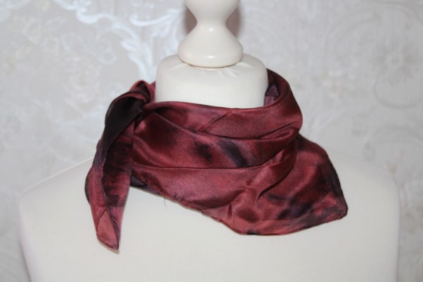 kleines Tuch aus Seide Nickituch Seidentuch rotbraun Handarbeit