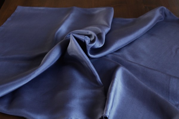 blaue Seide Stoff 1,90 m x 90 cm handgefärbt uni