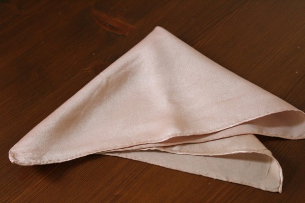 Satin Einstecktuch Seidentuch beige Handarbeit