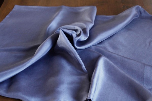 blaue Seide Stoff 1 m x 90 cm handgefärbt uni