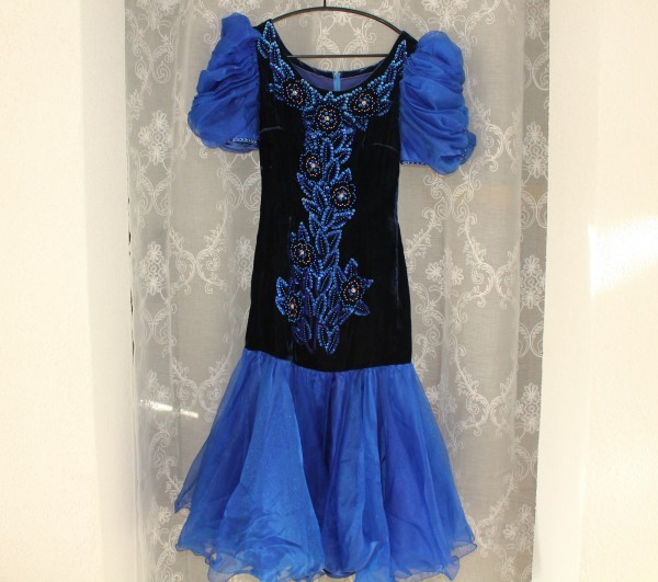 Kleid Kostüm Tänzerin Gr. XS blau Samt bestickt