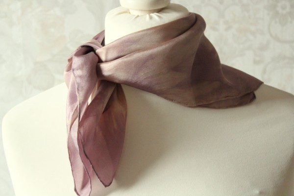 Nicky Seidentuch beige lila kleines Tuch aus Seide Handarbeit