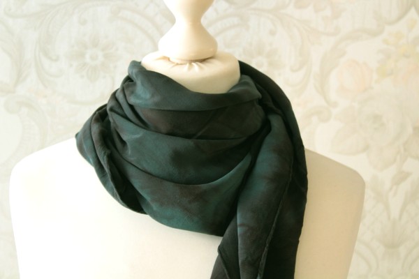 Tuch aus Seide Seidentuch Sinfonie grün dunkel Handarbeit