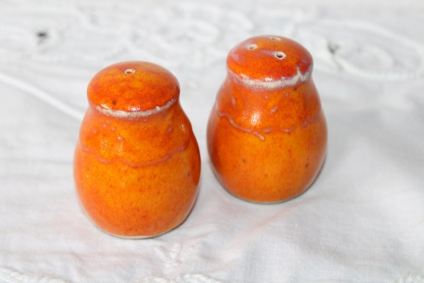 Set Pfefferstreuer & Salzstreuer klein Keramik orange