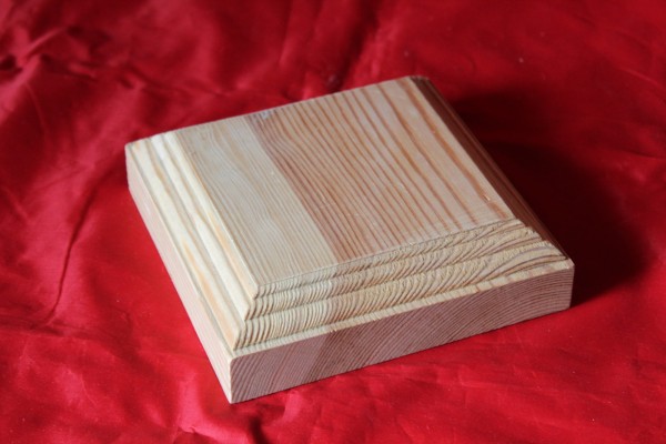 Platte aus Holz zur kreativen Weiterverarbeitung