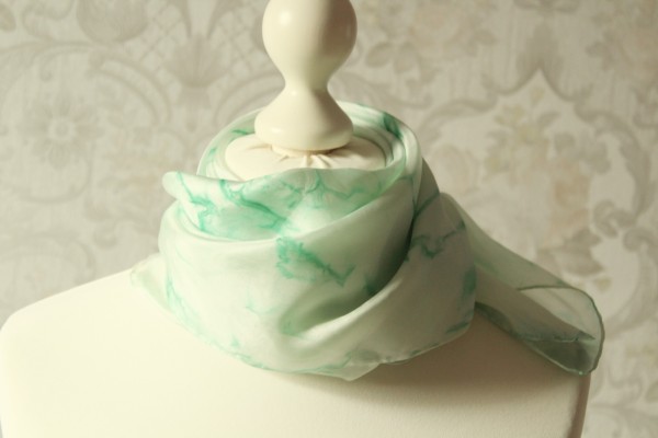 pastell grünes Seidentuch 90 cm Handarbeit Geschenk für Frauen