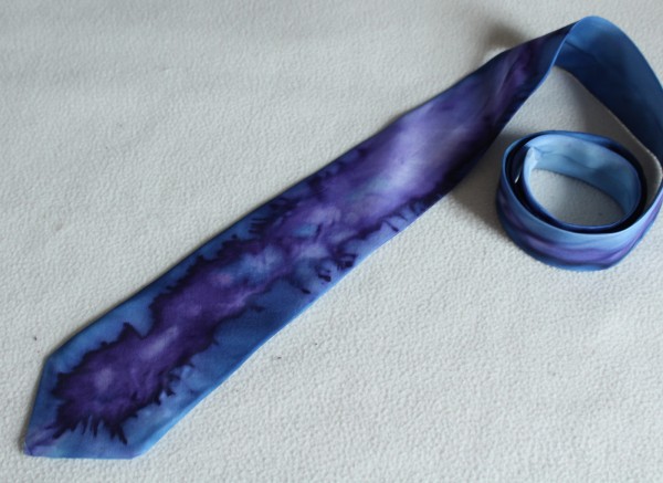 Krawatte Klaus Seidenkrawatte blau lila handbemalt