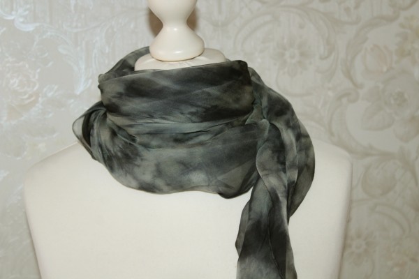 großes Tuch Chiffon Seide grau schwarzes Seidentuch Handarbeit