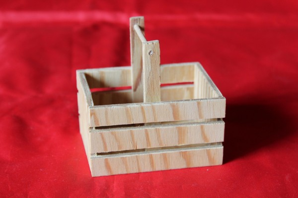 kleines Körbchen Kiste aus Holz Handarbeit
