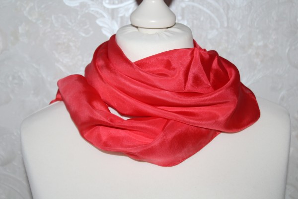 Schal aus Seide roter Seidenschal handcoloriert