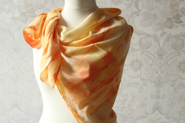 Seidentuch Sinfonie orange gelb großes Tuch Seide Handarbeit