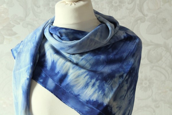 Tuch Chiffon Seidentuch Sinfonie in Blau Handarbeit Geschenk