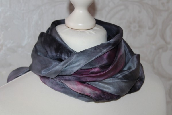 großes Seidentuch schwarz grau rosa handbemalt Tuch Seide